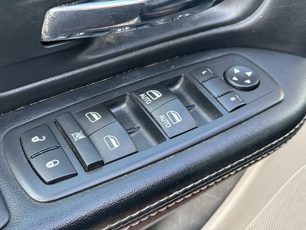 2016 Chrysler Town & Country Touring