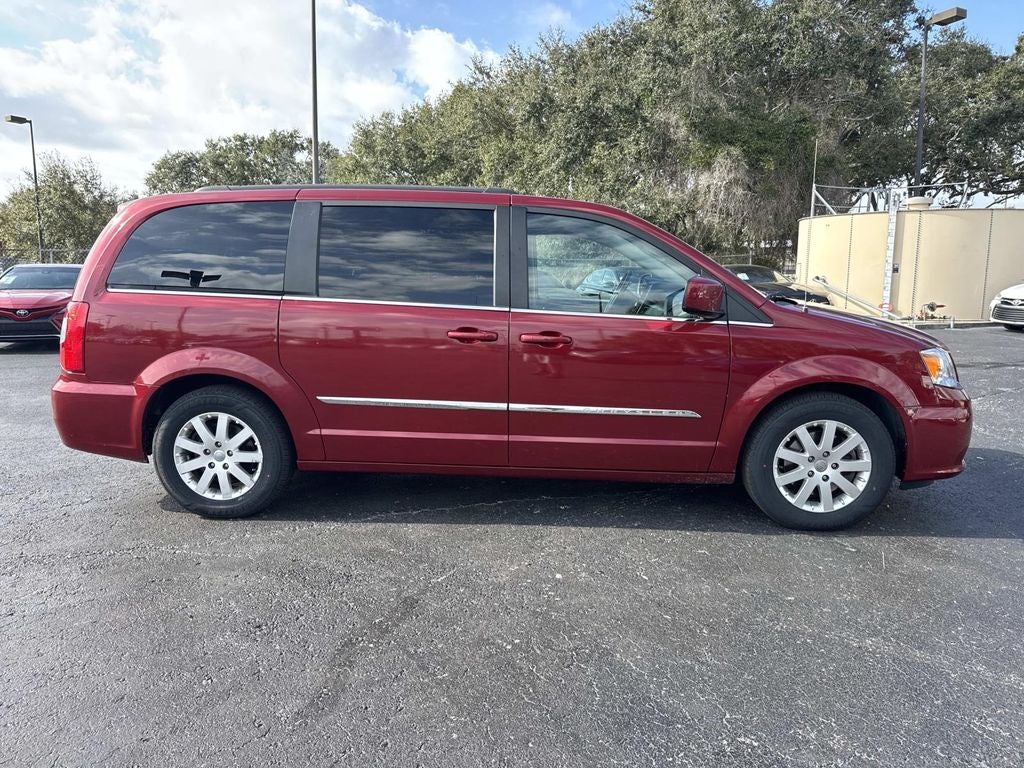 2016 Chrysler Town & Country Touring