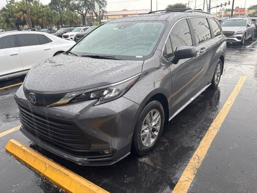 2025 Toyota Sienna XLE 8 Passenger