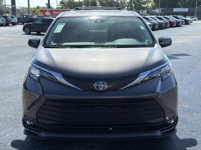 2025 Toyota Sienna XLE 8 Passenger