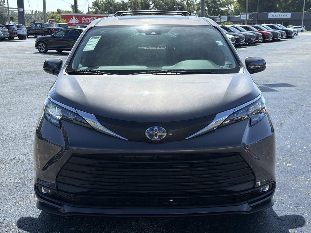 2025 Toyota Sienna XLE 8 Passenger