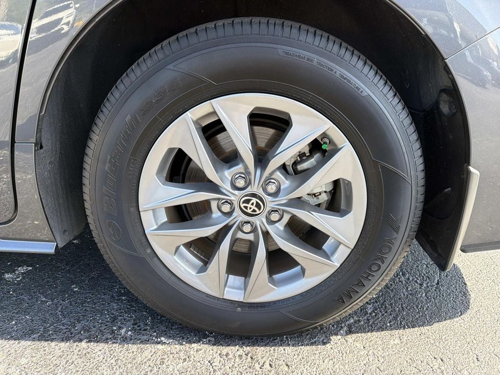 2025 Toyota Sienna XLE 8 Passenger