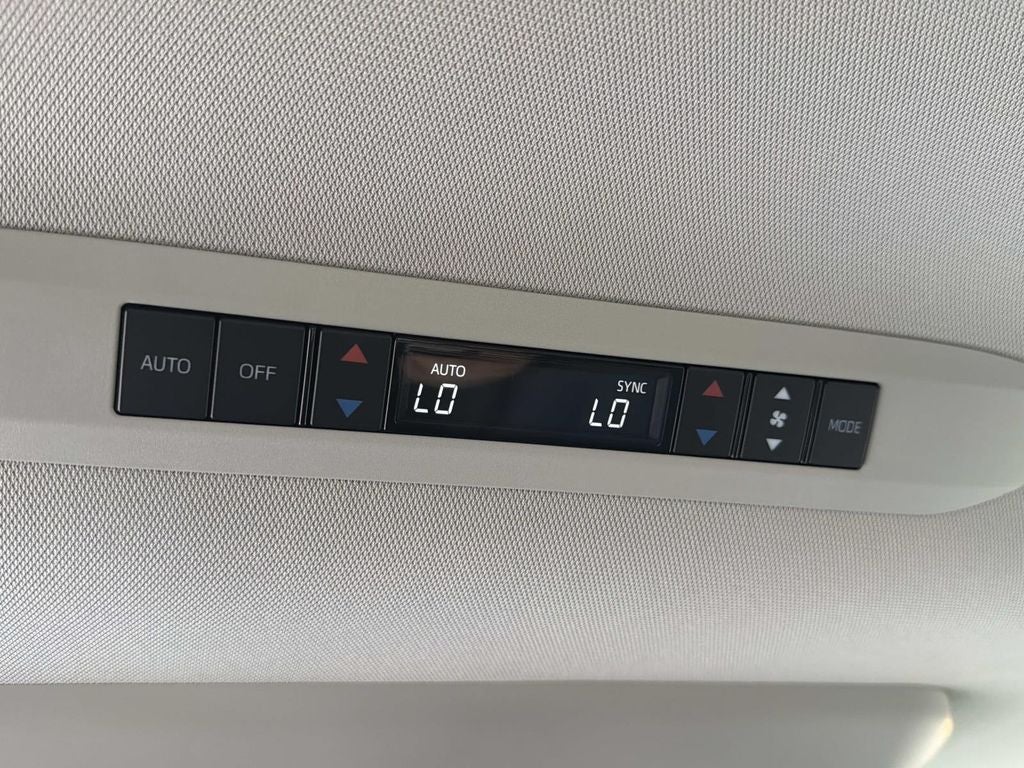 2025 Toyota Sienna XLE 8 Passenger