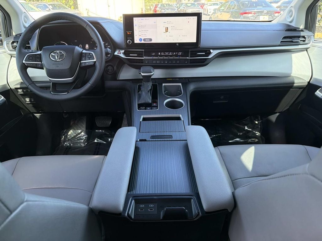 2025 Toyota Sienna XLE 8 Passenger