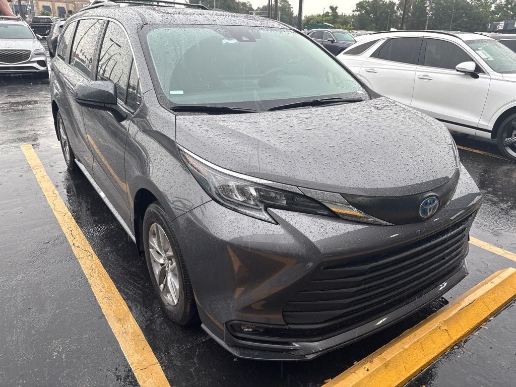 2025 Toyota Sienna XLE 8 Passenger