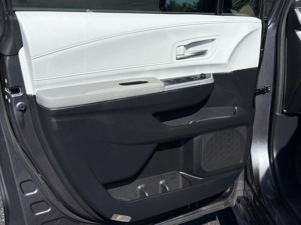 2025 Toyota Sienna XLE 8 Passenger