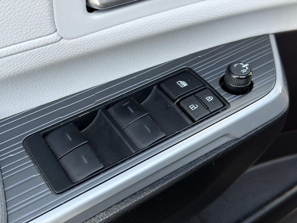2025 Toyota Sienna XLE 8 Passenger