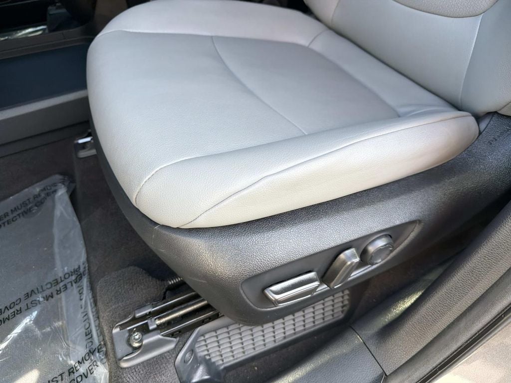 2025 Toyota Sienna XLE 8 Passenger