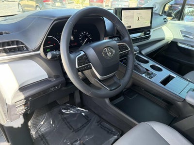 2025 Toyota Sienna XLE 8 Passenger