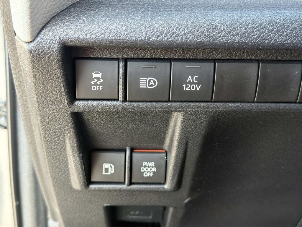 2025 Toyota Sienna XLE 8 Passenger