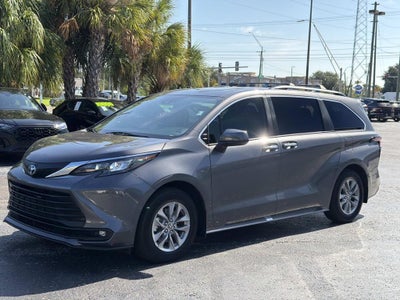 2025 Toyota Sienna XLE 8 Passenger