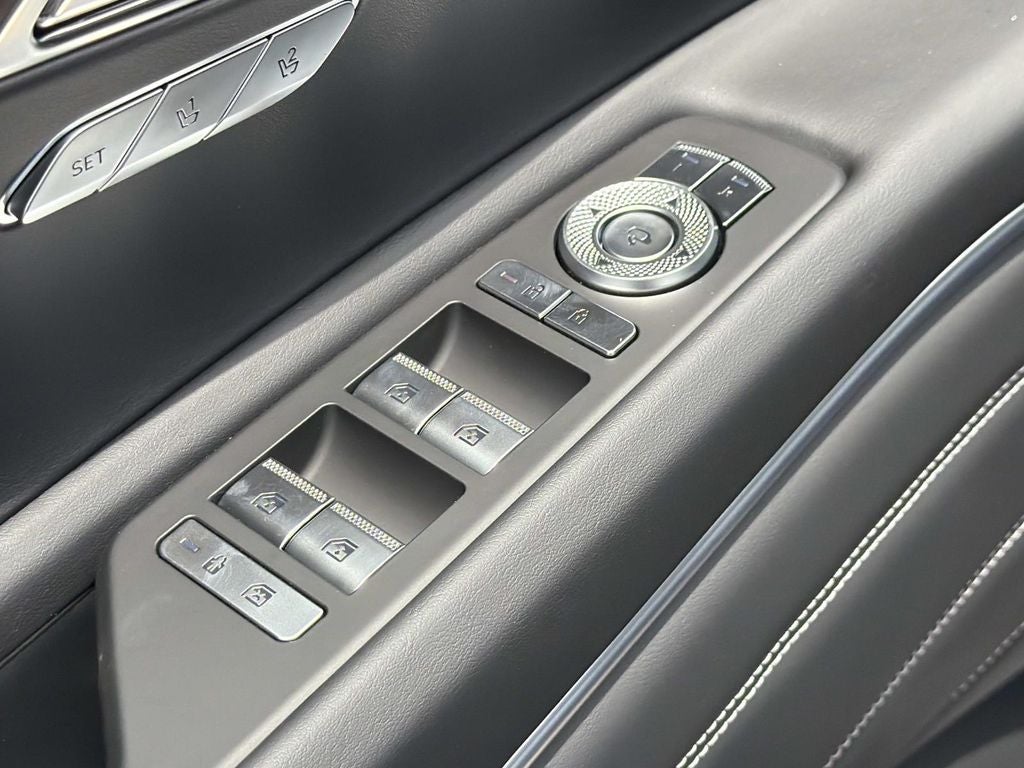 2027 Genesis GV80 2.5T Select