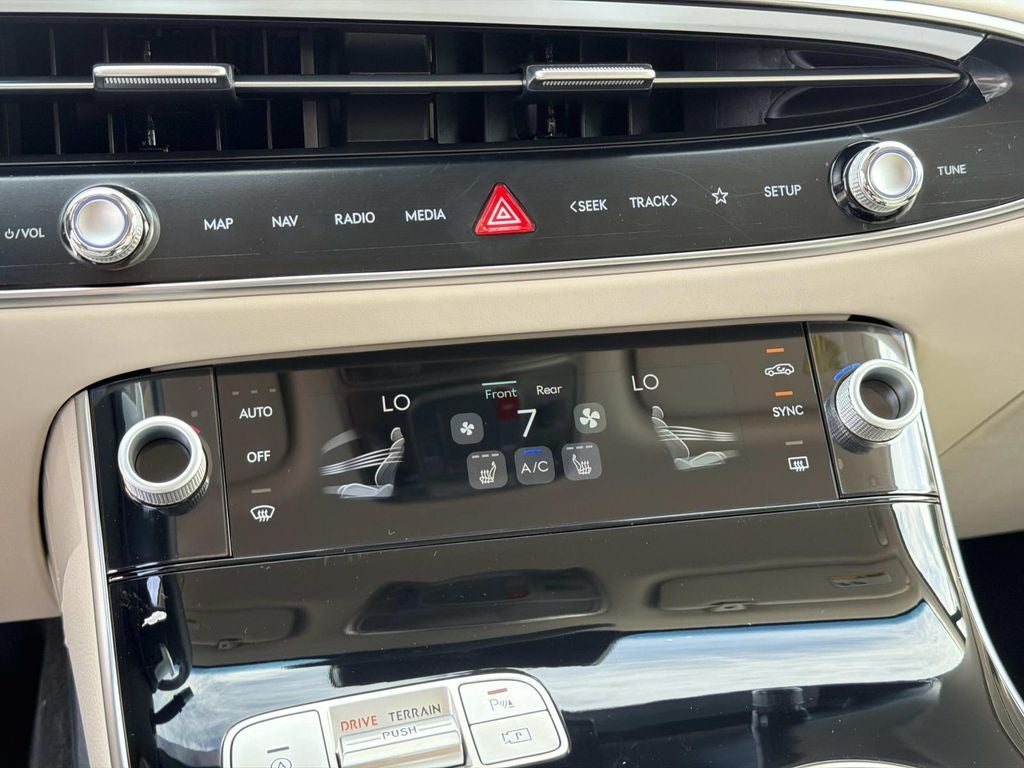 2027 Genesis GV70 2.5T