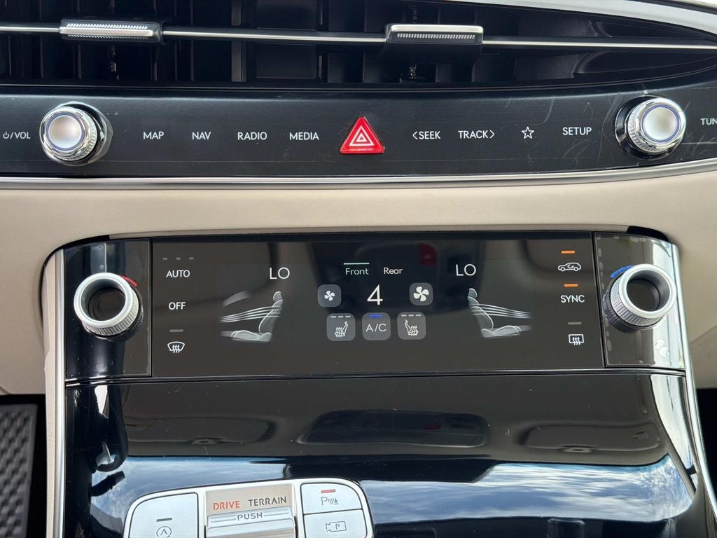 2027 Genesis GV70 2.5T