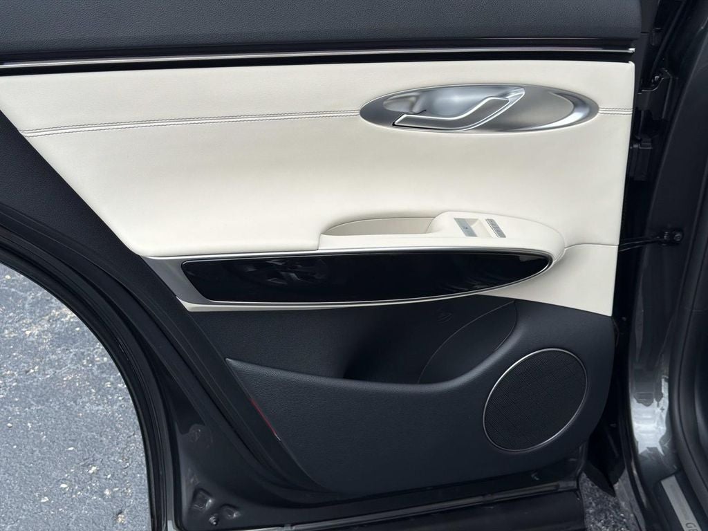 2027 Genesis GV70 2.5T
