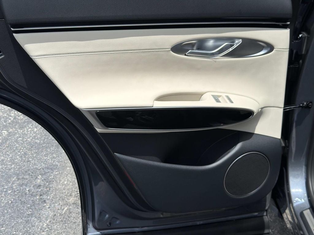 2027 Genesis GV70 2.5T