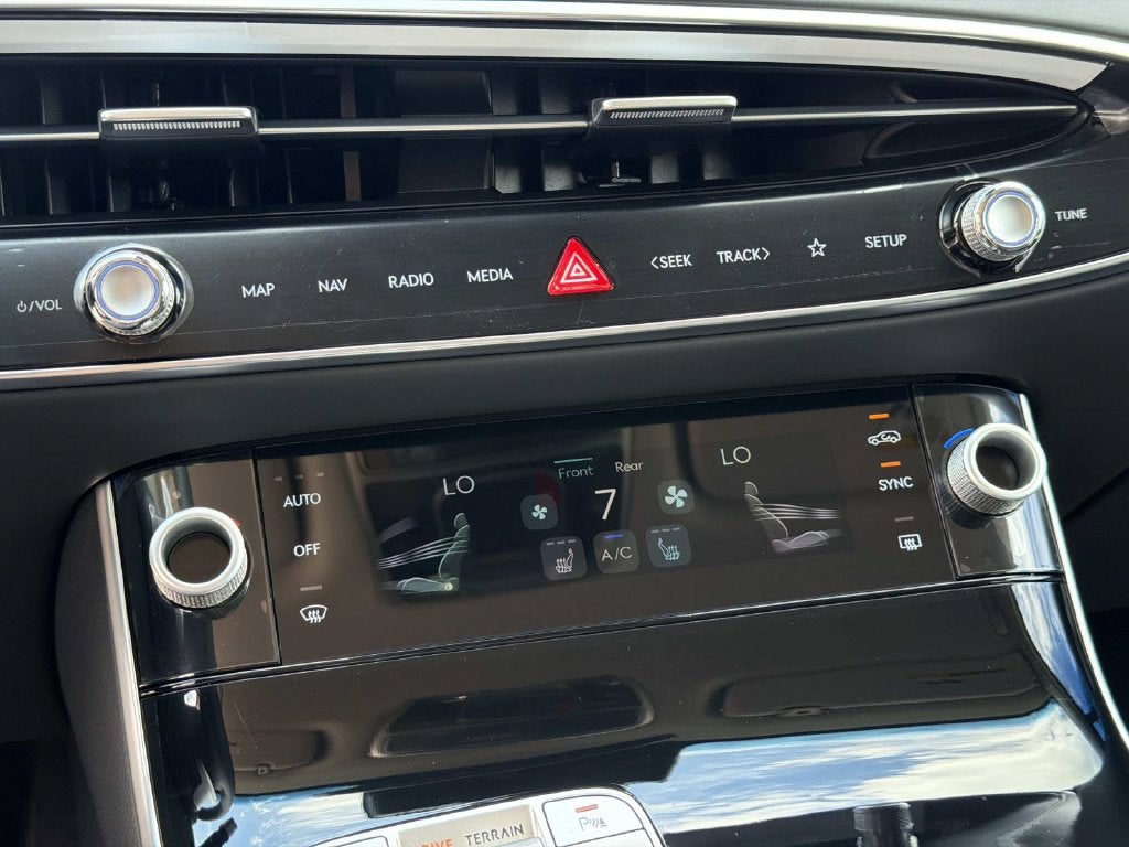 2027 Genesis GV70 2.5T