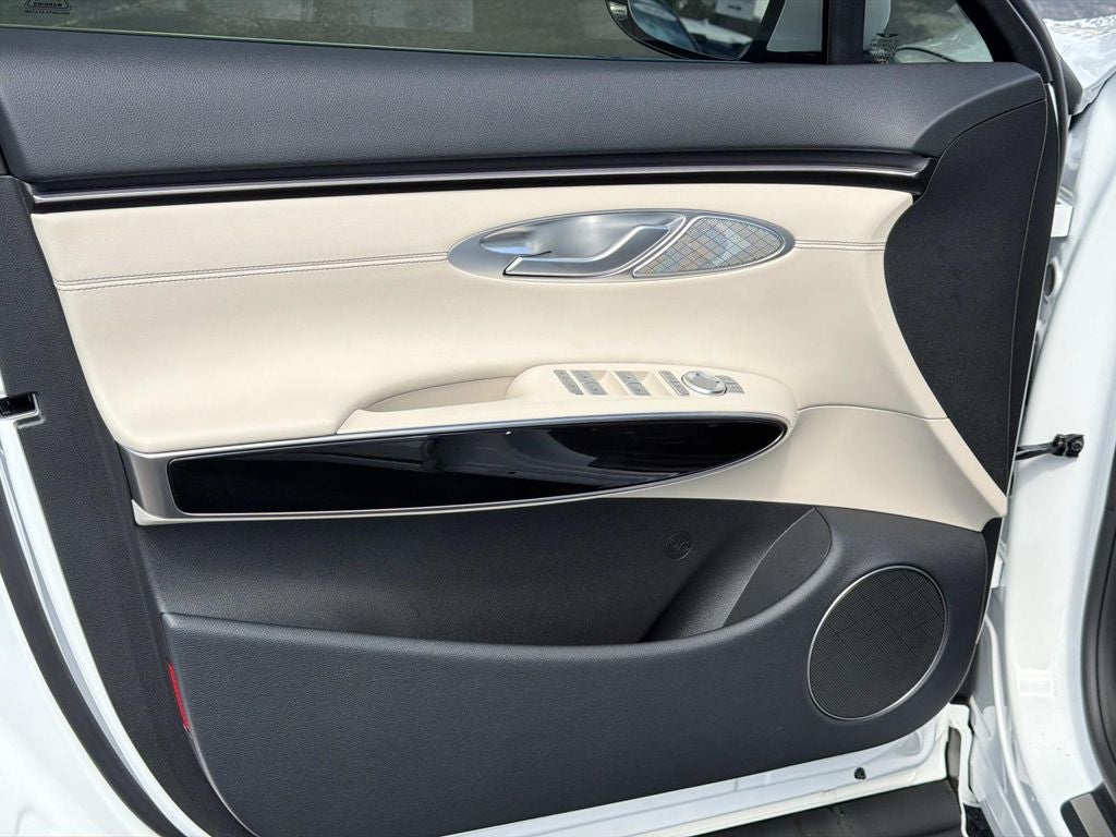 2027 Genesis GV70 2.5T