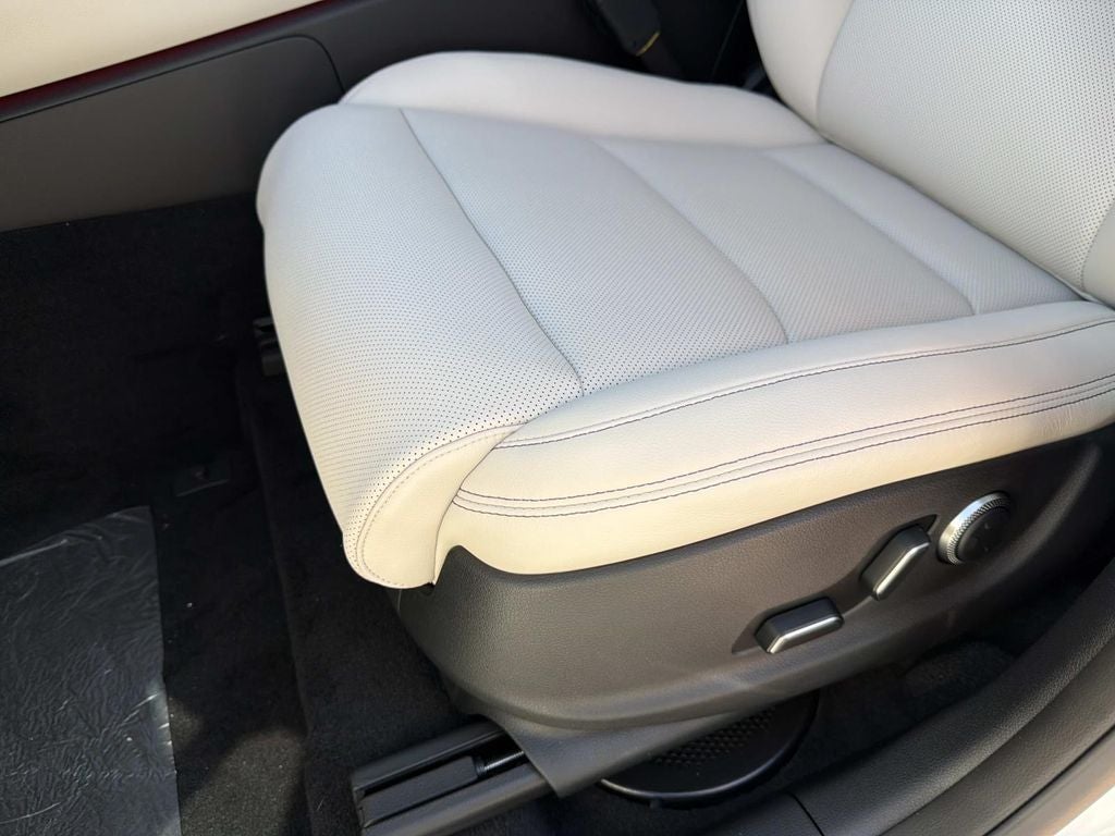 2027 Genesis GV70 2.5T Select