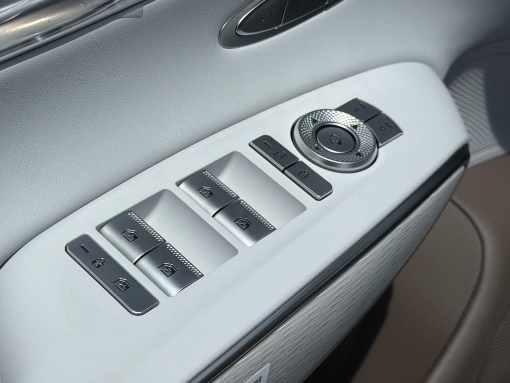2027 Genesis GV70 2.5T Advanced