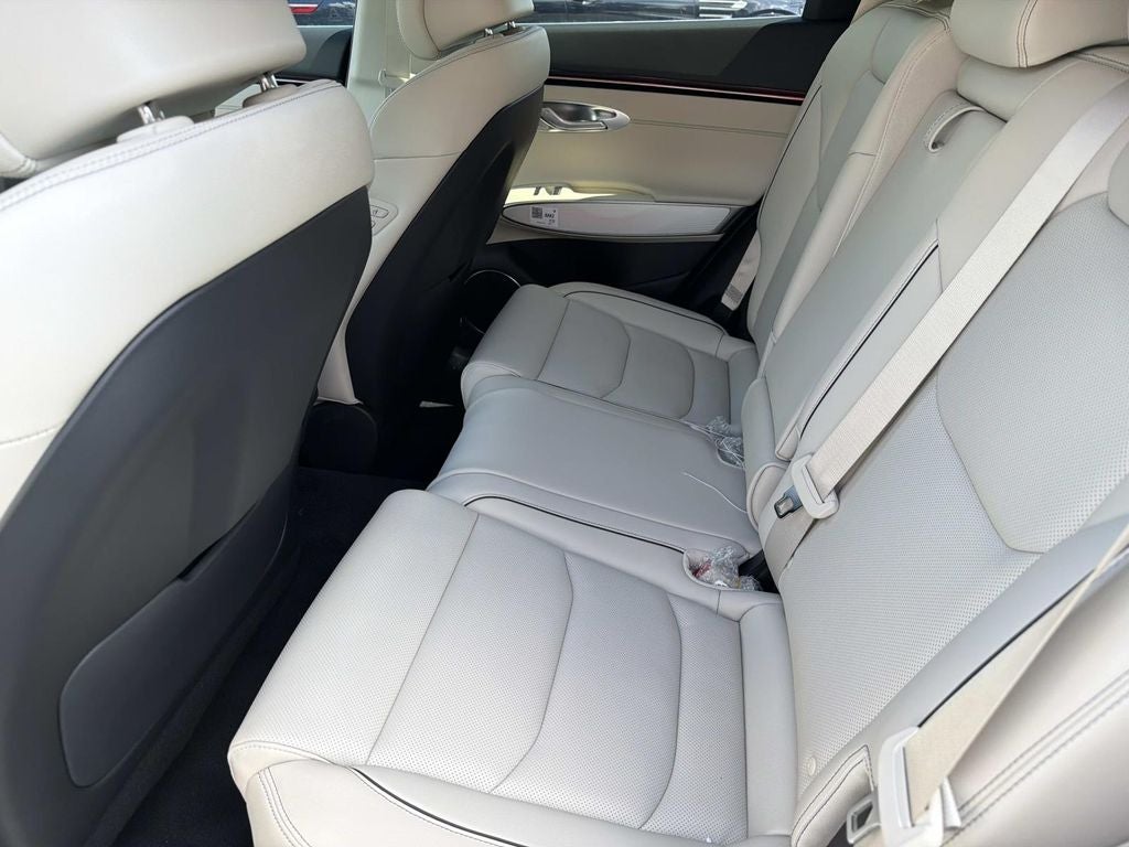 2027 Genesis GV70 2.5T Advanced