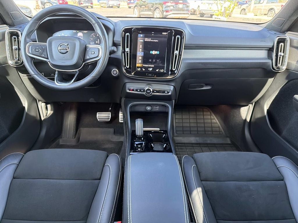 2021 Volvo XC40 R-Design
