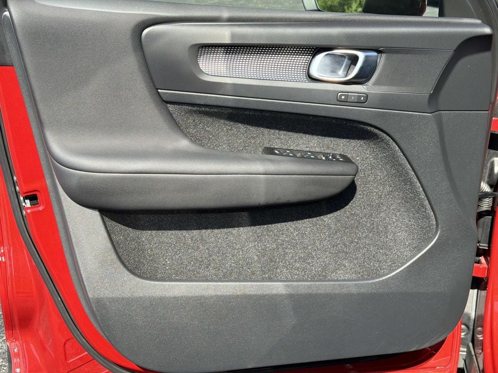 2021 Volvo XC40 R-Design