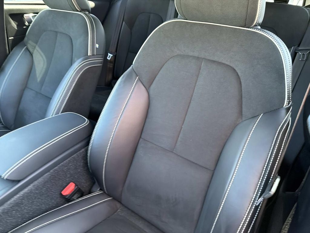 2021 Volvo XC40 R-Design