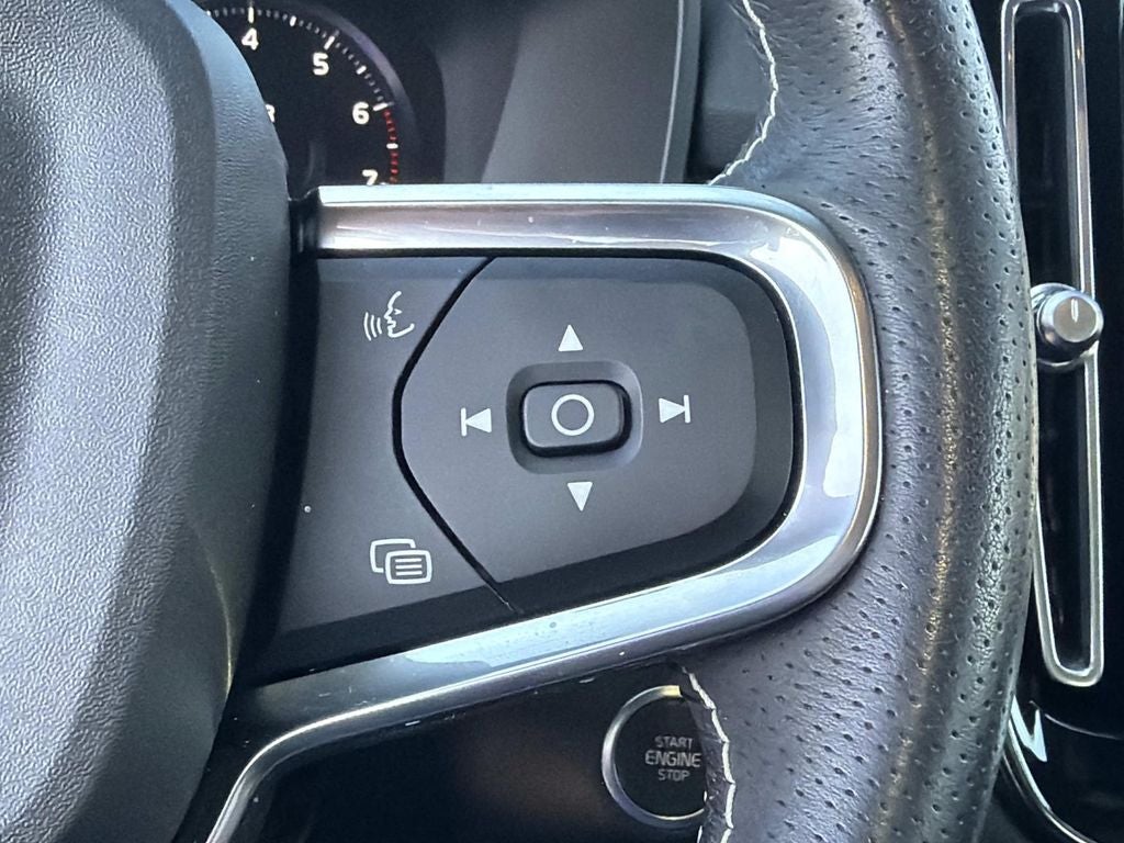 2021 Volvo XC40 R-Design