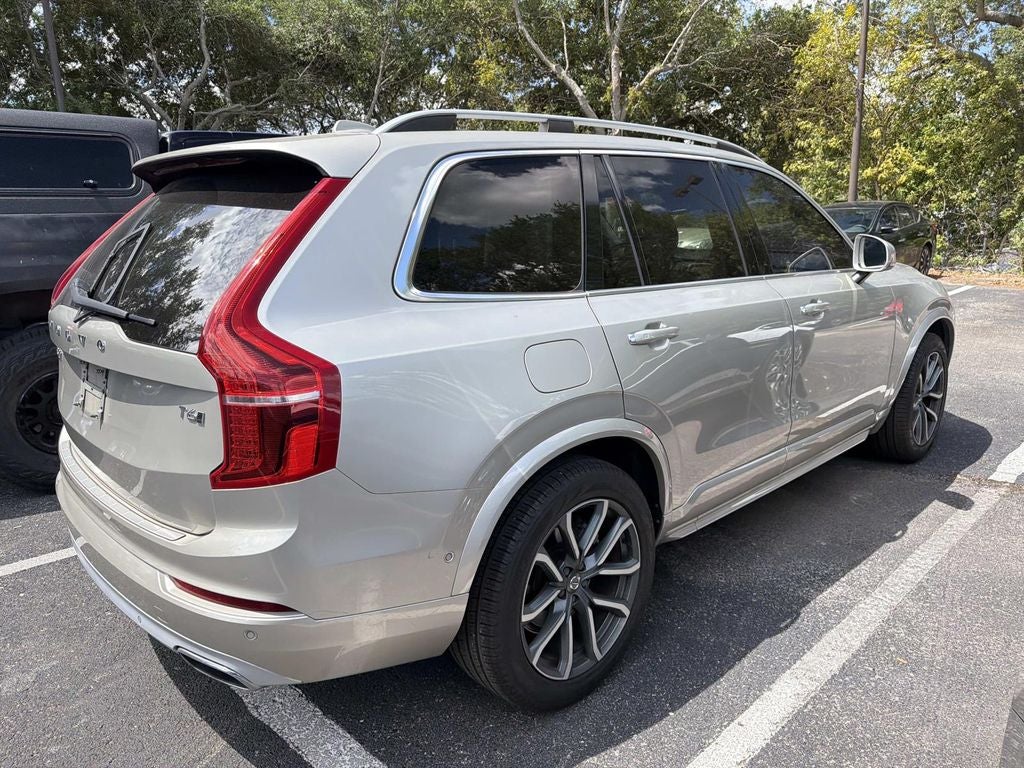 2016 Volvo XC90 T6 Momentum